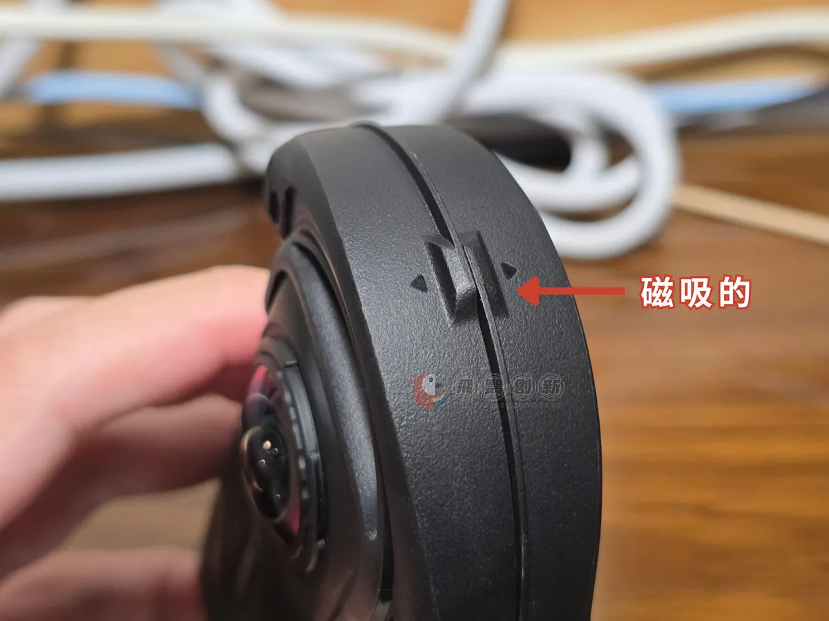 Amagisn 磁吸快拆轉接件對接瞬間