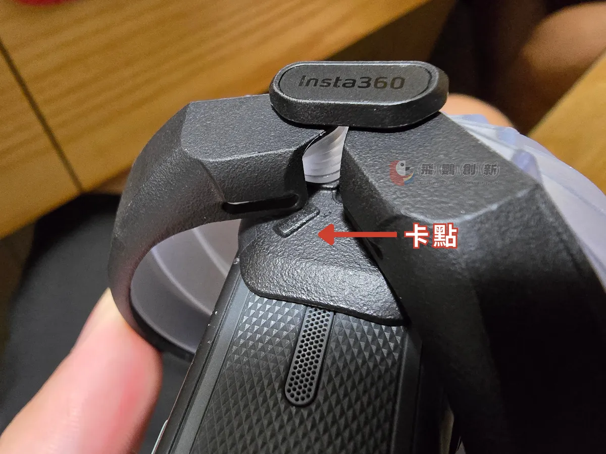 Insta360 X5 摺疊防護鏡頭蓋防滑卡點